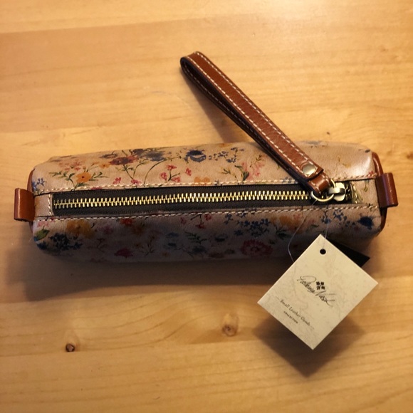 NWT Patricia Nash Prairie Rose Print Oblong Case - Picture 2 of 8